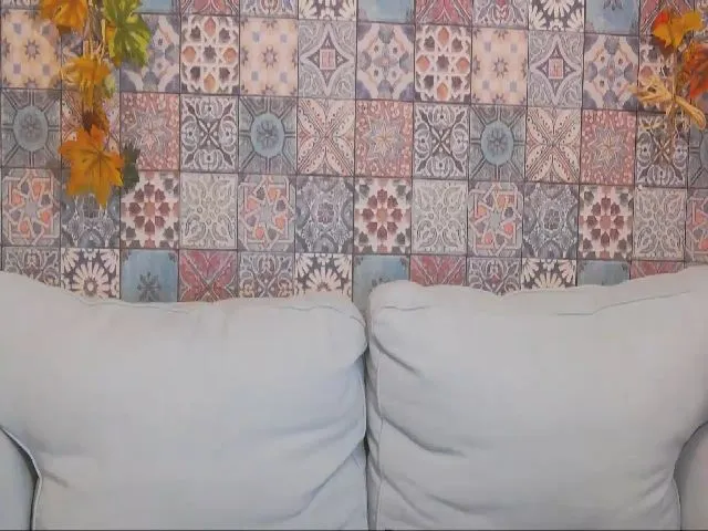 Live sex webcam photo for NicoleDivine #275300736