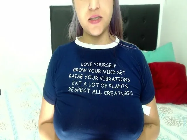 Live sex webcam photo for NicoleWind #273322103