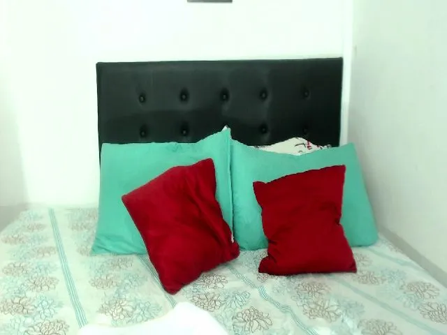 Live sex webcam photo for NicoleWind #273421021