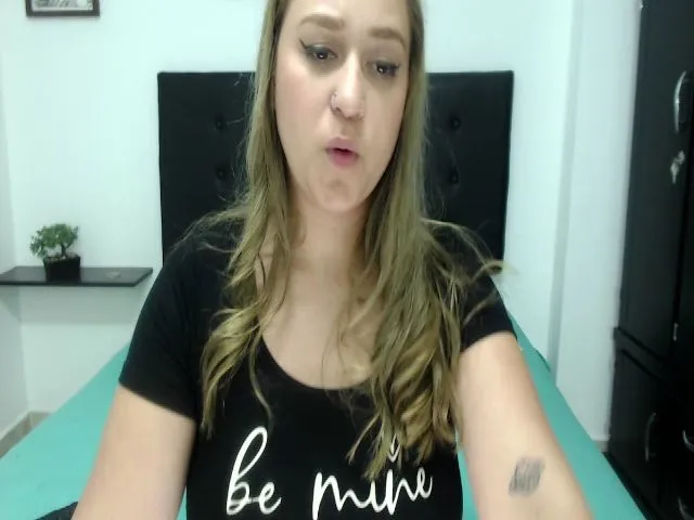 Live sex webcam photo for NicoleWind #273882543
