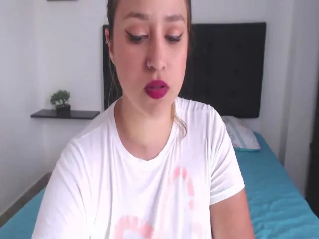 Live sex webcam photo for NicoleWind #274079102