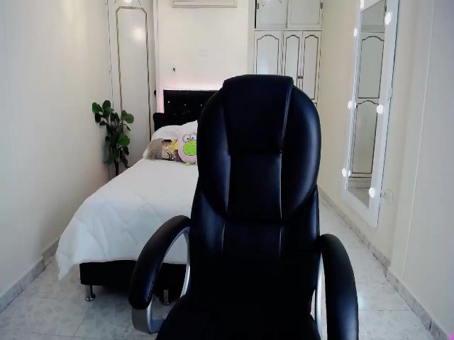 Live sex webcam photo for Nicolemaia #271846232