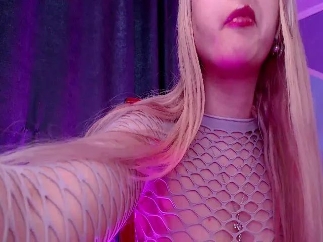 Live sex webcam photo for Nikaking22 #273178800