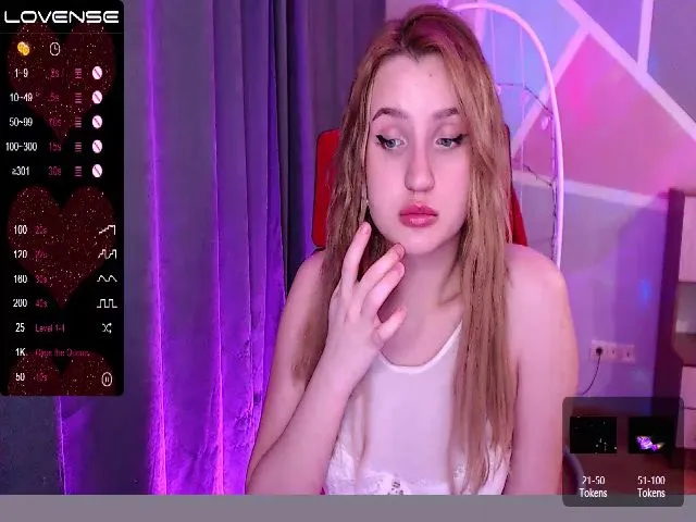 Live sex webcam photo for Nikaking22 #273410802