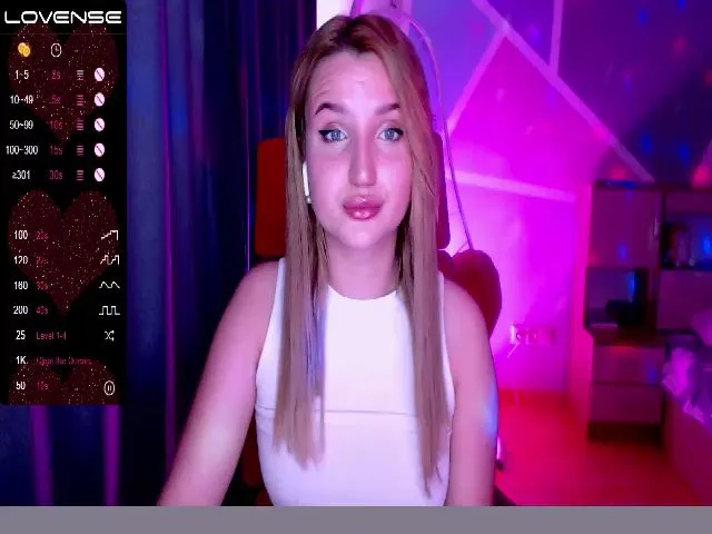 Live sex webcam photo for Nikaking22 #273473657