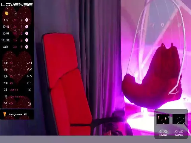 Live sex webcam photo for Nikaking22 #273616801