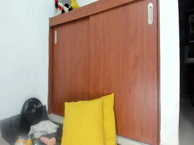 Live sex webcam photo for NikiFox1 #272972549