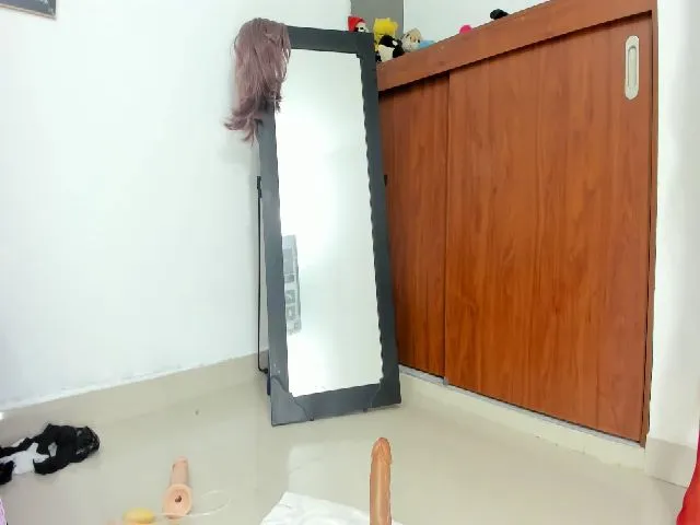 Live sex webcam photo for NikiFox1 #273479686