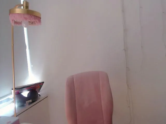 Live sex webcam photo for NikiaRoza #272791252