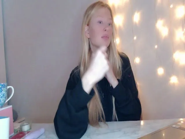Live sex webcam photo for NikiaRoza #272825408