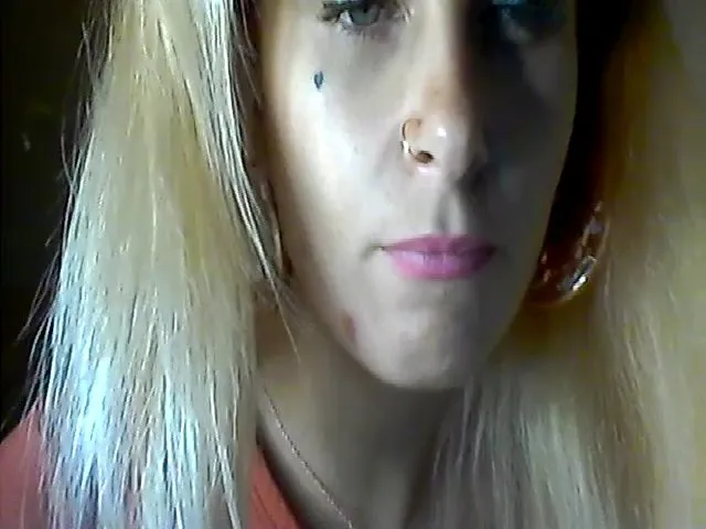 Live sex webcam photo for NikkiDawson #271903494