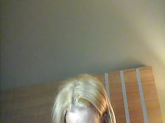 Live sex webcam photo for NikkiDawson #271903747