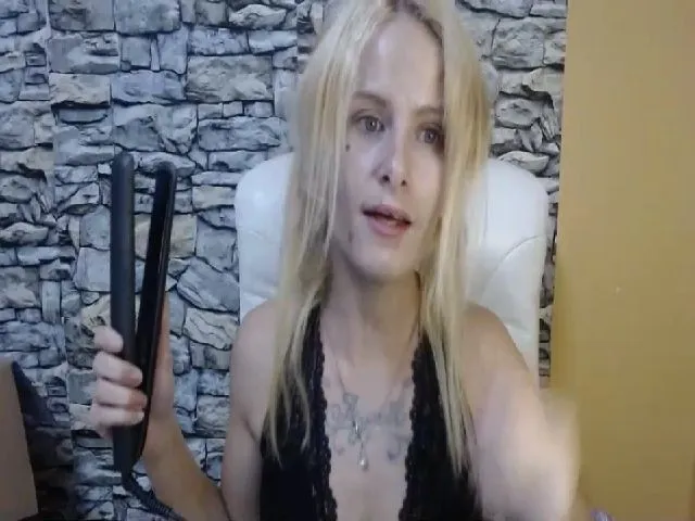 Live sex webcam photo for NikkiDawson #272341530