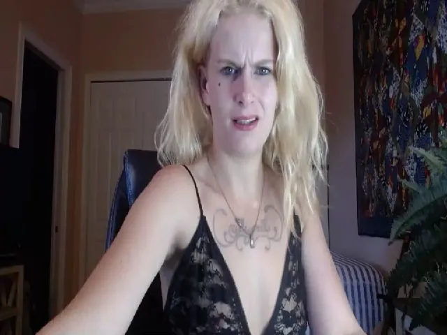 Live sex webcam photo for NikkiDawson #272619793