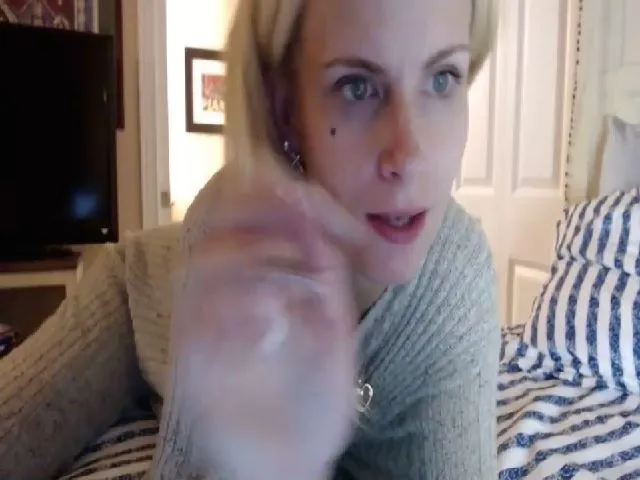 Live sex webcam photo for NikkiDawson #272978017
