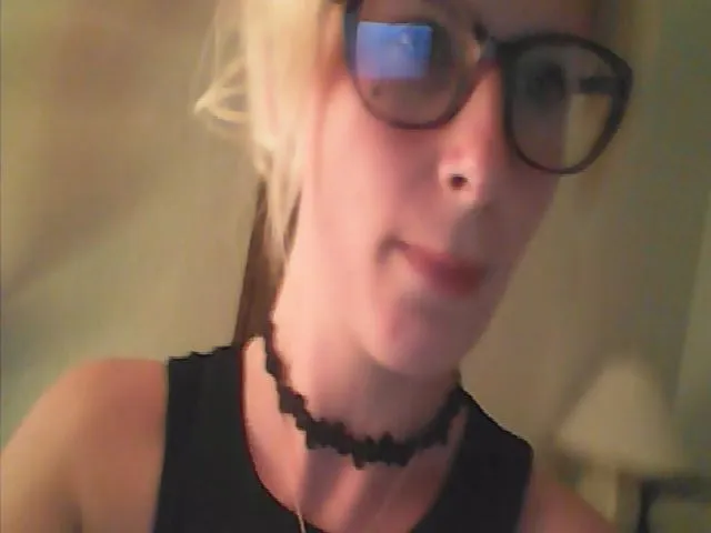 Live sex webcam photo for NikkiDawson #273038414