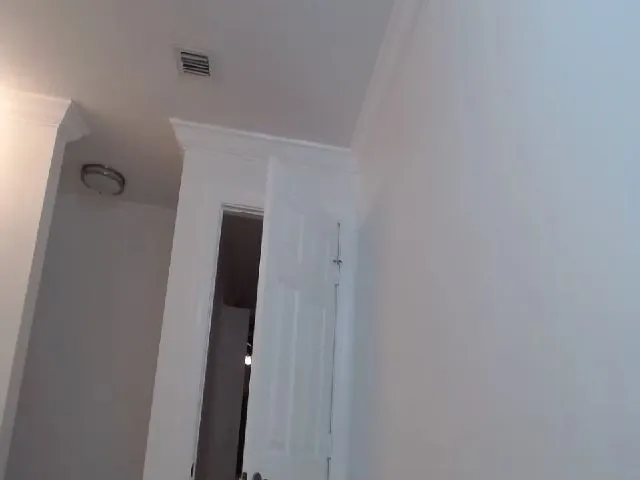Live sex webcam photo for NikkiDawson #273423066