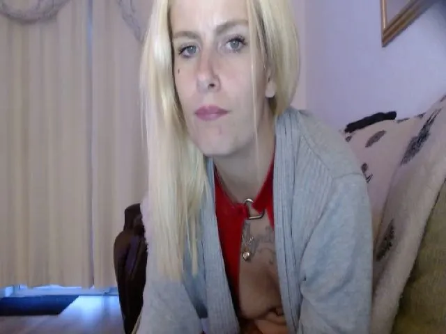 Live sex webcam photo for NikkiDawson #273447353