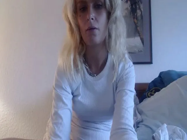 Live sex webcam photo for NikkiDawson #273629414