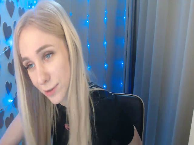 Live sex webcam photo for NikkiTess #272437970