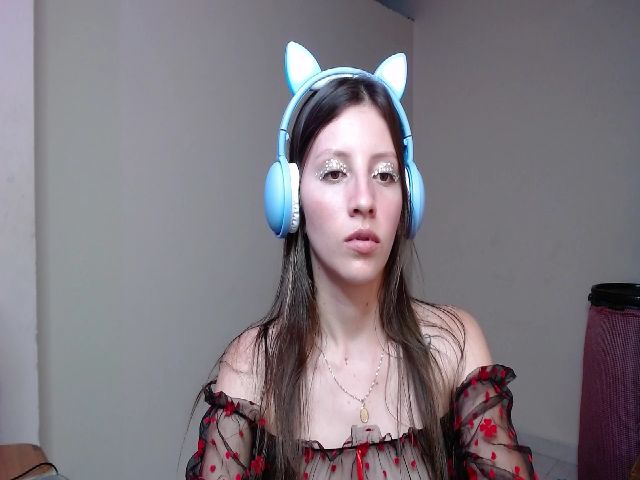 Live sex webcam photo for NikkyBombom1 #271806876