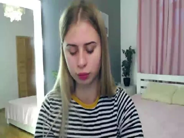 Live sex webcam photo for NikoleBereg #271942240
