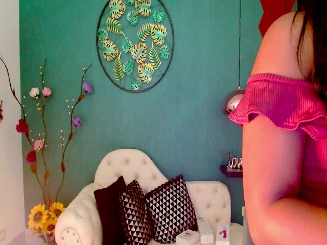 Live sex webcam photo for Nikolebrunete #273276230