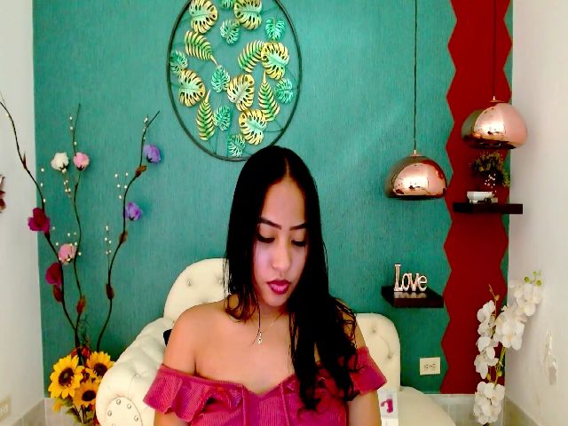 Live sex webcam photo for Nikolebrunete #273278090