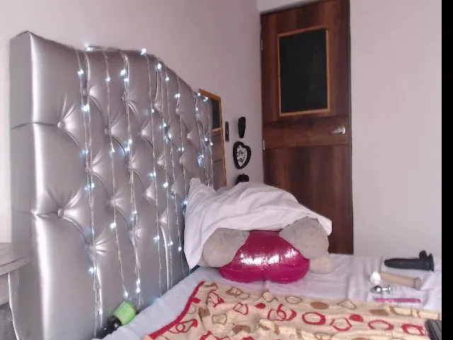 Live sex webcam photo for NikoraStar #272359323