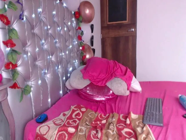 Live sex webcam photo for NikoraStar #272980350