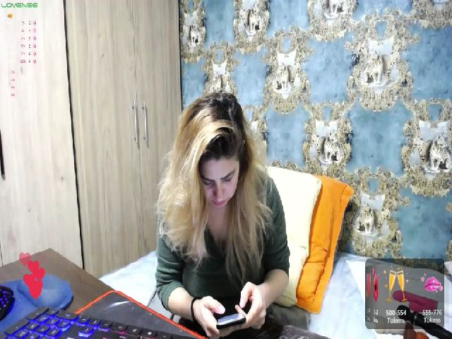 Live sex webcam photo for Niky_Squirt4U #272231703