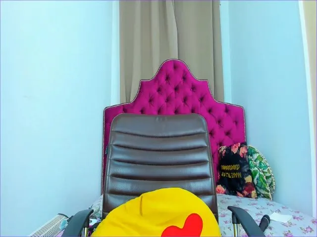 Live sex webcam photo for Nina_dee #272278136