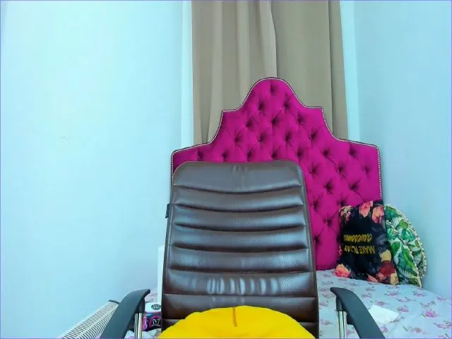 Live sex webcam photo for Nina_dee #272340916