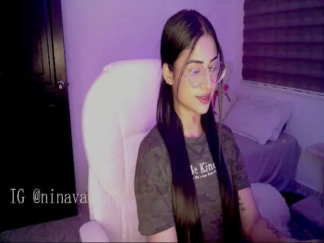 Live sex webcam photo for Ninaa_ #272760251