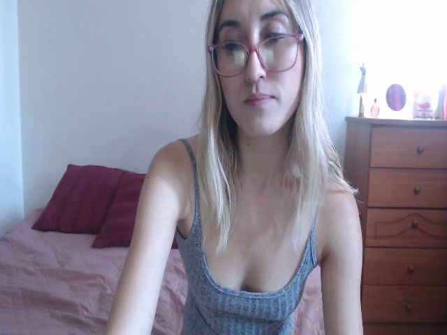 Live sex webcam photo for Ninimoon #271816183