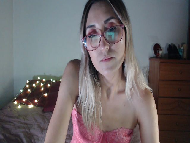 Live sex webcam photo for Ninimoon #272893840