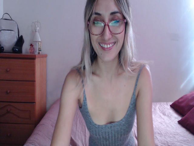 Live sex webcam photo for Ninimoon #273107975