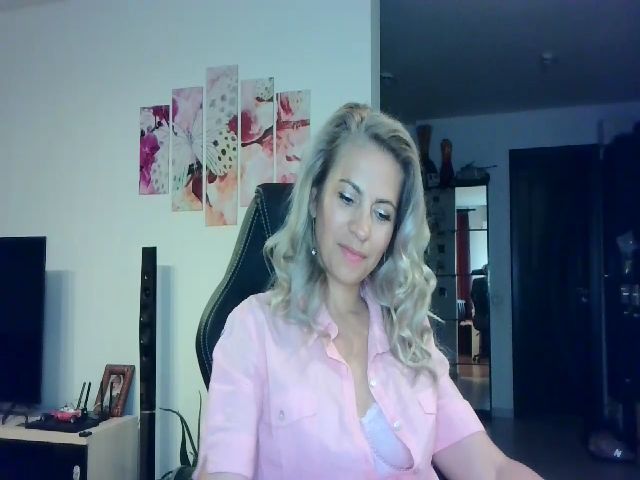 Live sex webcam photo for NlGHT_WlSH #273273313