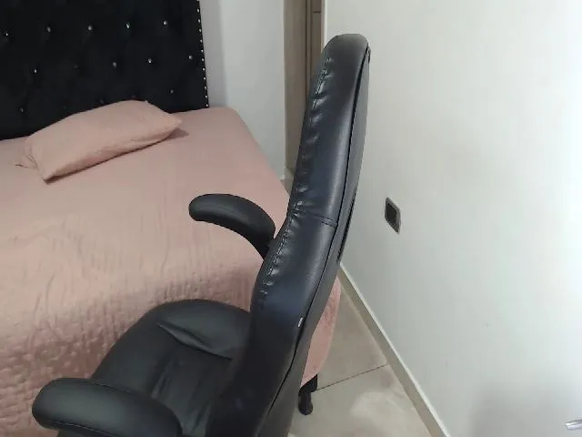 Live sex webcam photo for Noha_24_ #271842854