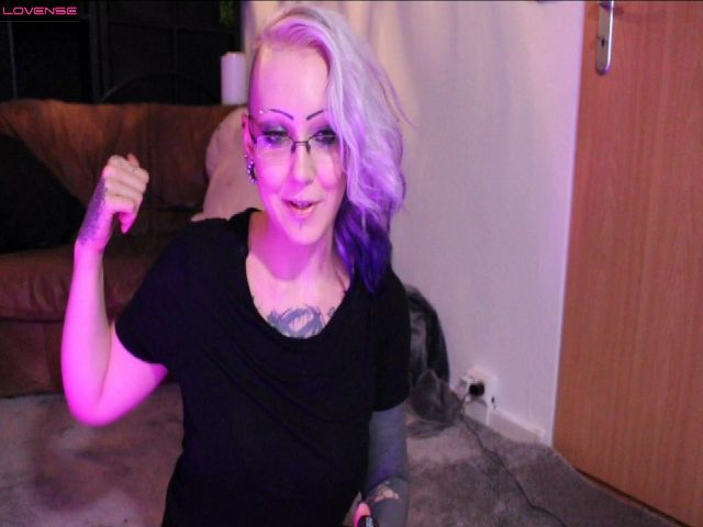 Live sex webcam photo for NonaNaNaNa #274943249