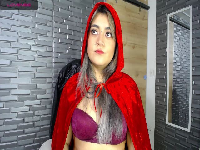 Live sex webcam photo for Noonalatin #271974751