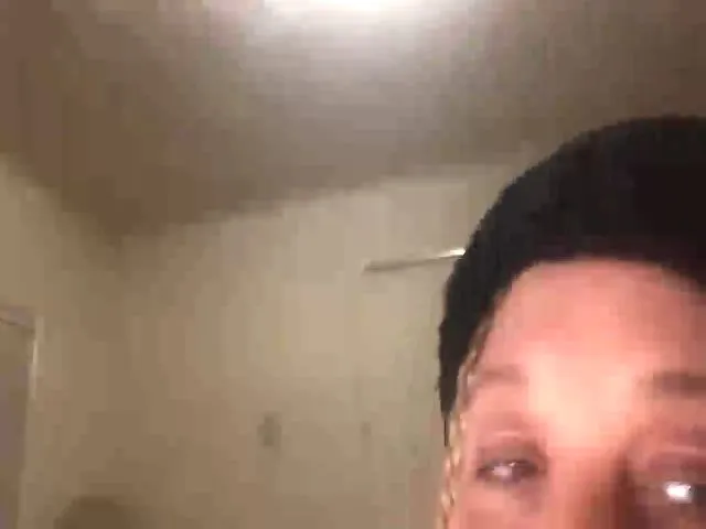 Live sex webcam photo for NotEvenPretty #273483097