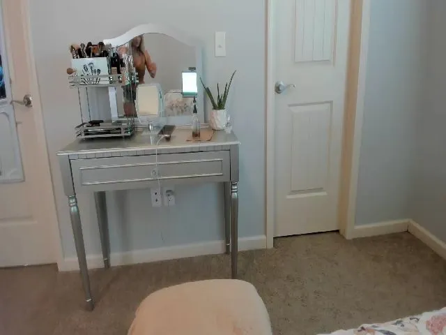 Live sex webcam photo for NylaAnne #274505301