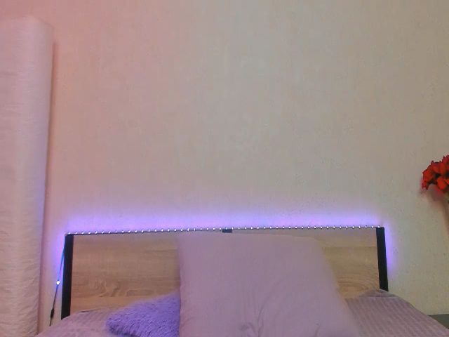 Live sex webcam photo for O1iv1a #272571429