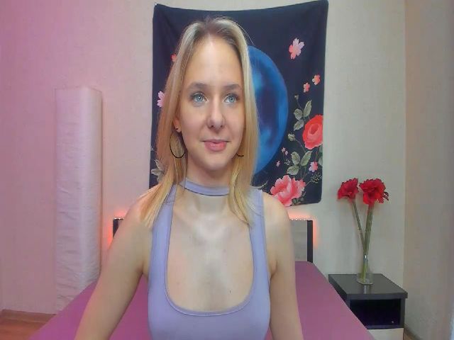 Live sex webcam photo for O1iv1a #272997960