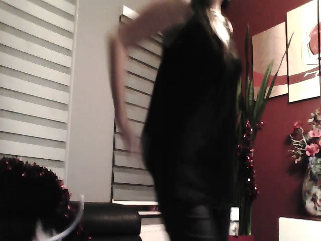 Live sex webcam photo for OLIVERY999 #271855966