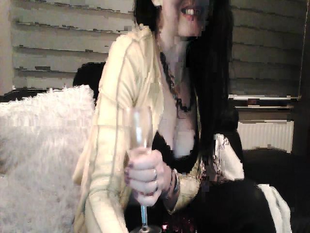 Live sex webcam photo for OLIVERY999 #271857025