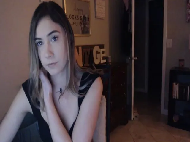 Live sex webcam photo for OhYesCeleste #271694656