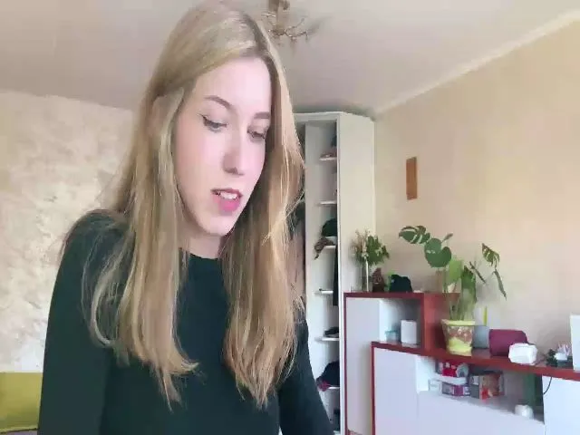 Live sex webcam photo for OhhMyCherry #273581480