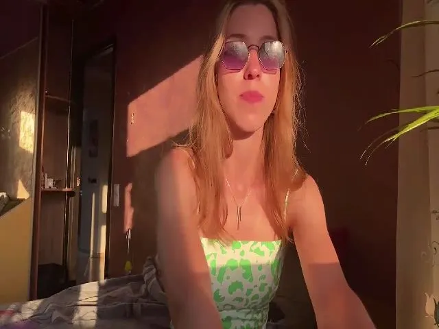Live sex webcam photo for OhhMyCherry #273878102